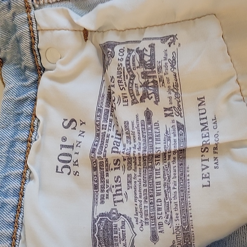 Levi's Distressed Jeans - Picture 6 of 10
